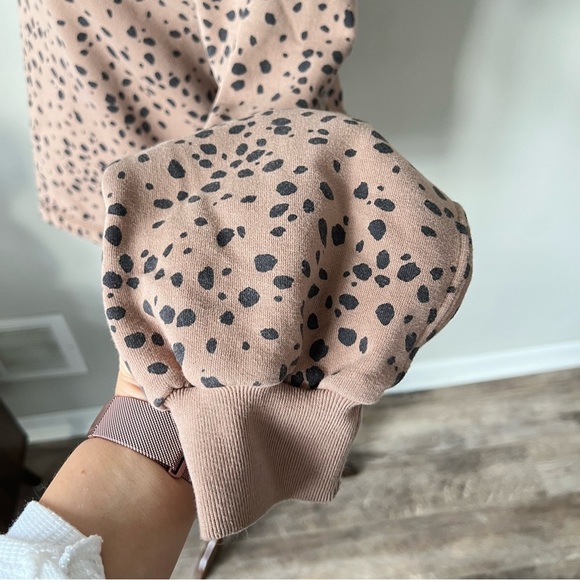 Abercrombie & Fitch Trendy Leopard High Neck Bubble Sleeve Sweatshirt - Picture 4 of 12